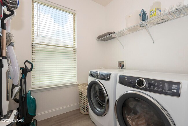 Building Photo - 2853 Monaghan Dr