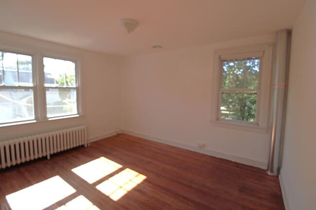 Building Photo - 14 Raydol Ave