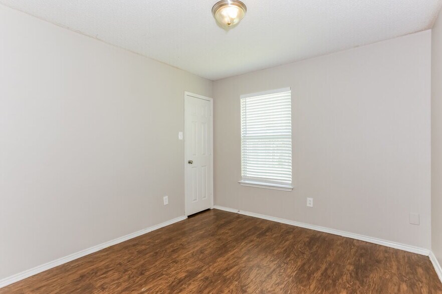Building Photo - 5532 Four Winds Dr