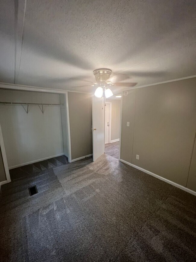 Building Photo - 3 Bedroom/2 Bathroom Modular Home for Rent