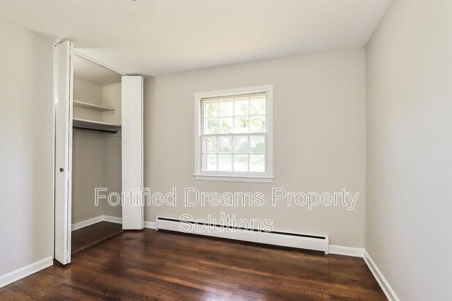 Building Photo - 1101 Surry Dr