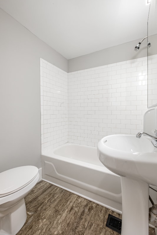 Building Photo - 118 E 19th St