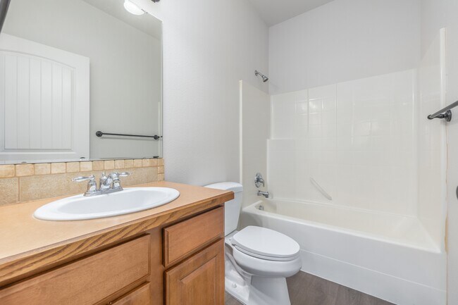 Building Photo - 911 N Scottish St