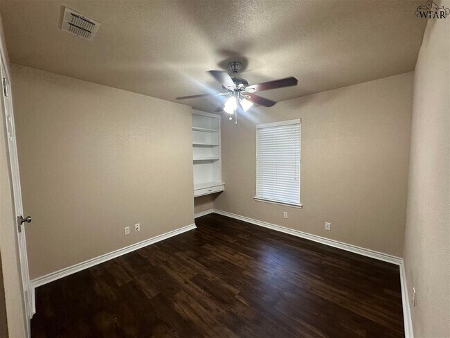 Building Photo - 2808 Ecleto Blvd