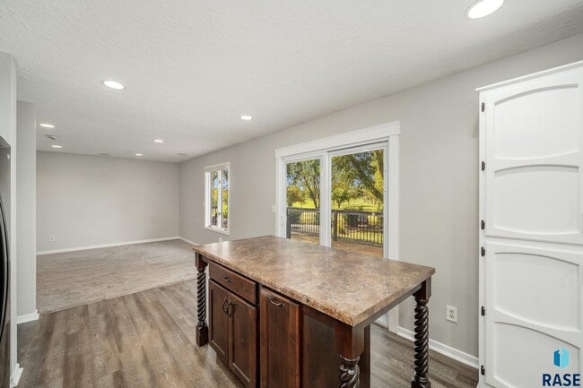 Building Photo - 2412 S Sheffield Cir