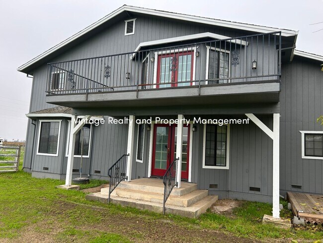 Building Photo - Available Soon!! Extra Big 5 Bedroom Country Home That You Have To See!!!