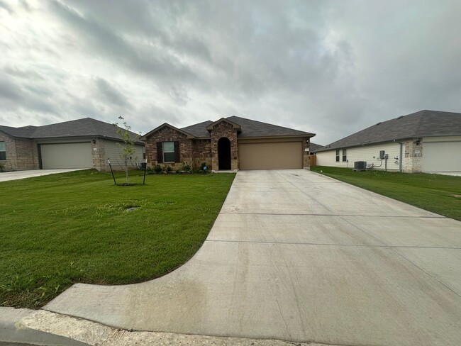 Primary Photo - Charming 3 Bed 2 Bath House in Lorena