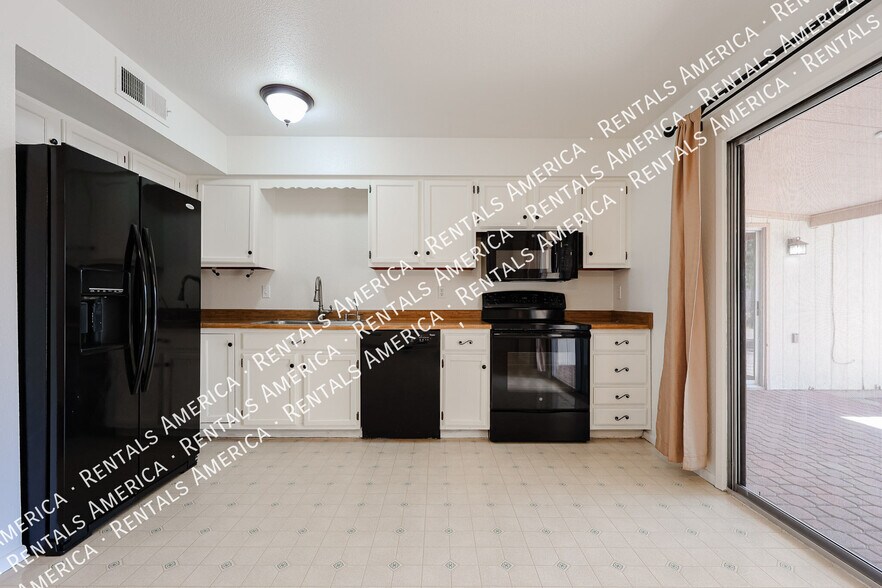 Building Photo - 719 W Palomino Dr