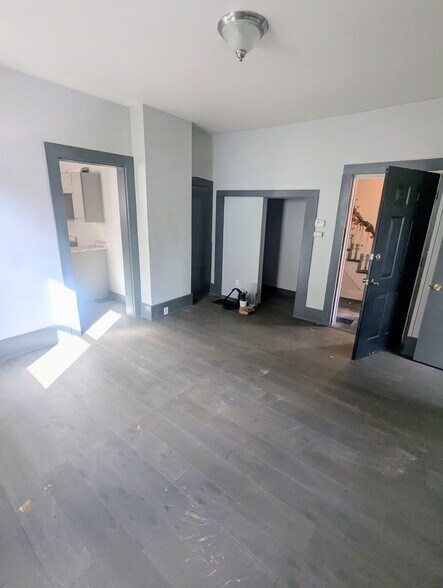 Building Photo - 803 W Chestnut St