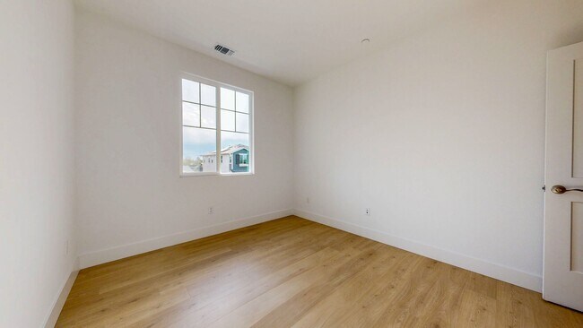 Building Photo - 2782 Sassy St