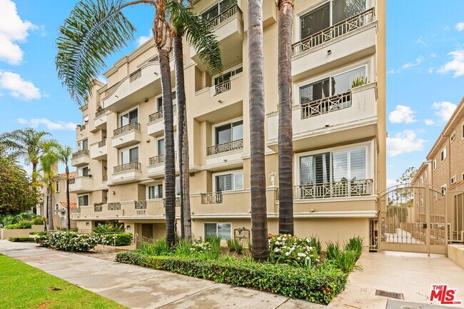 Primary Photo - 1337 Wellesley Ave