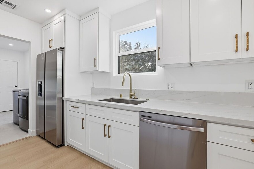 Building Photo - 1722 Bel Aire Dr