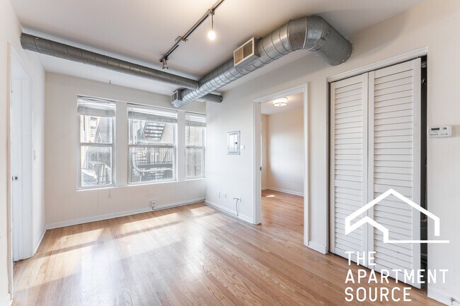 Building Photo - 2520 W Leland Ave