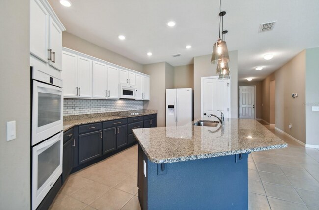 Kitchen (1) - 10606 Laguna Plains Dr