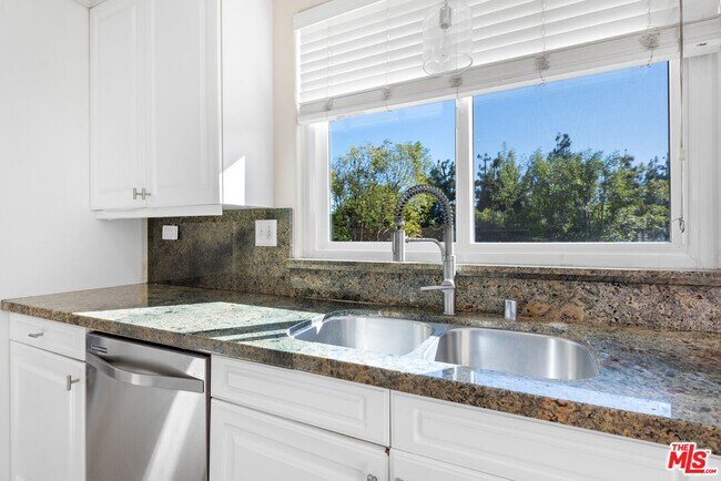 Building Photo - 24310 Belford Ct