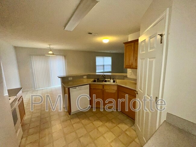 Building Photo - 5787 Dove Point Dr SW