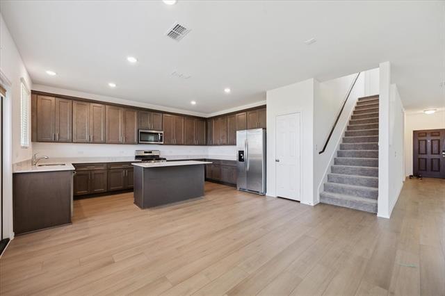 Building Photo - 2424 Castlebar Dr