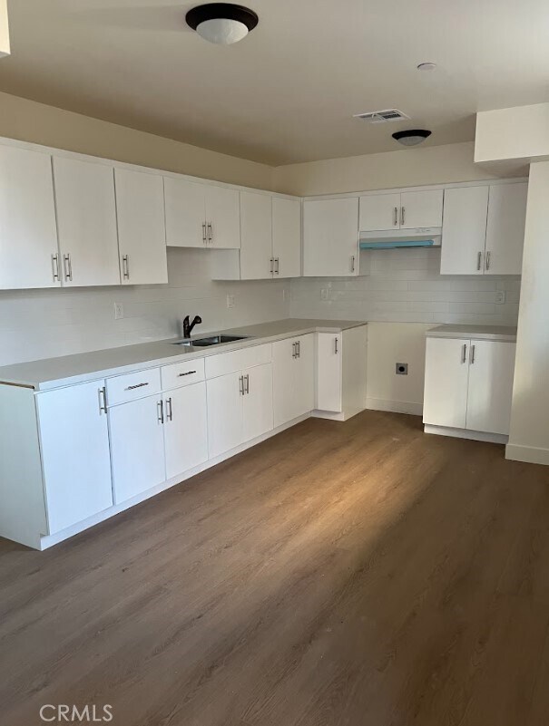 Building Photo - 409 E 99th St