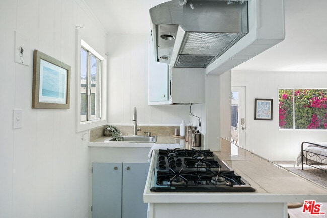 Building Photo - 11465 Cumpston St