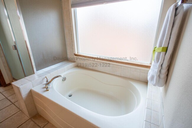 Building Photo - 3350 Castellon Dr