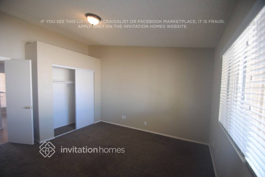 Building Photo - 656 S Robin Ln