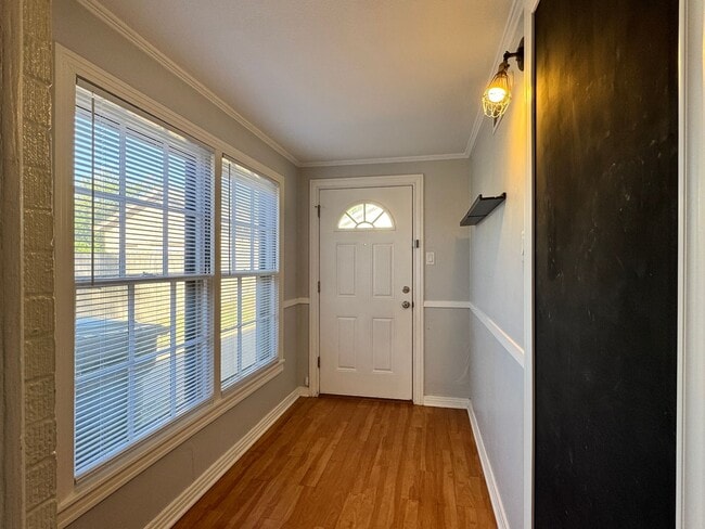 Building Photo - 823 W. Fifth Street