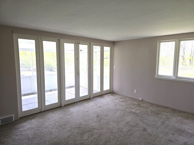 Building Photo - 1316 S Fleming Rd