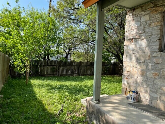 Building Photo - 1601 Taylor Gaines St