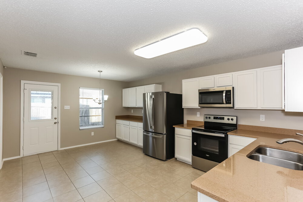 Building Photo - 947 Medina Dr