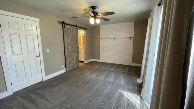 Building Photo - 4420 W Skye Dr