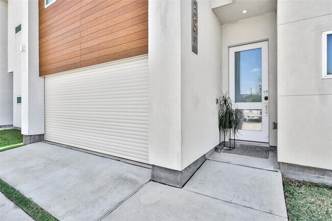 Building Photo - 2209 Padron Pl