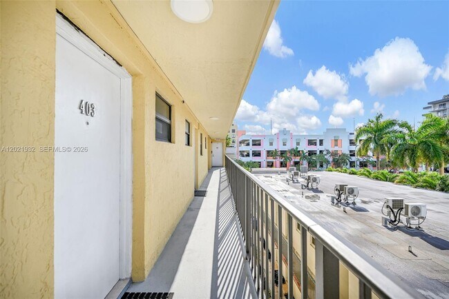 Building Photo - 1334 Collins Ave