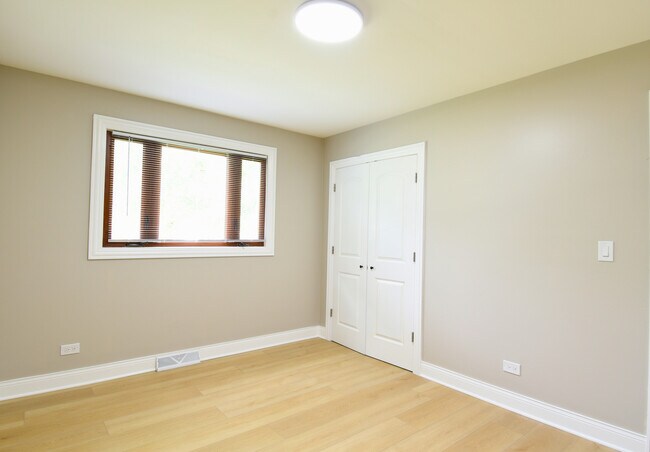 Building Photo - 515 N La Londe Ave