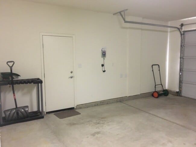 Building Photo - COMING SOON! Single Story 4 Bed in Curti R...