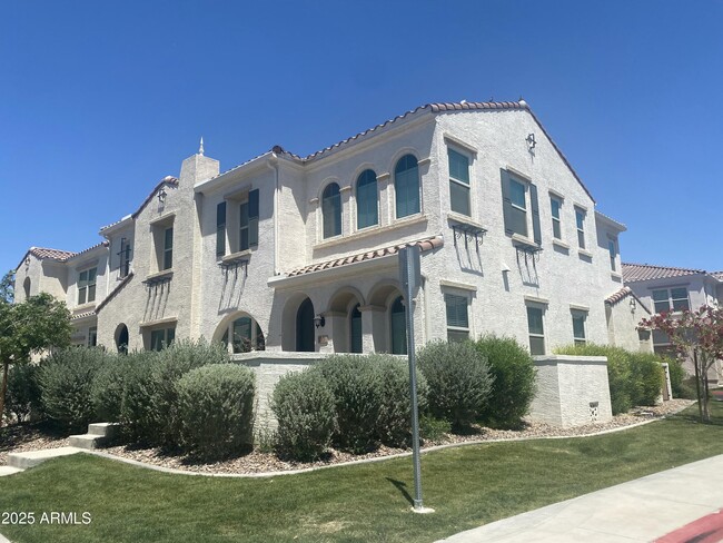 Building Photo - 4077 S Sabrina Dr