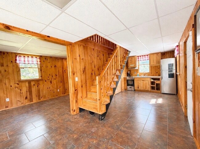 Building Photo - 530 Cascade Valley Rd