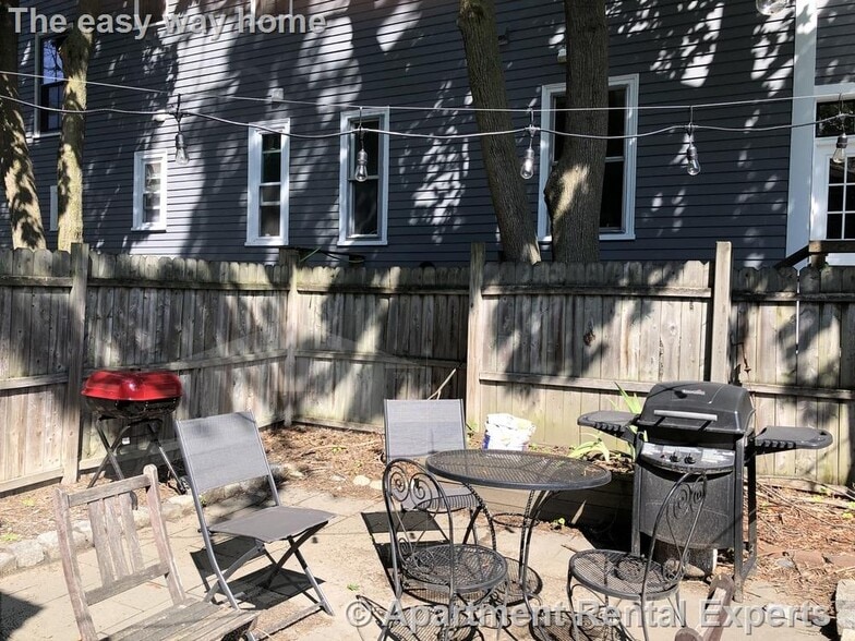 Building Photo - 218 Harvard St