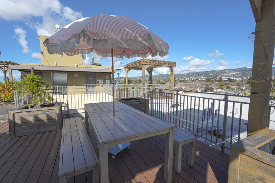 Building Photo - 2747 San Pablo Ave