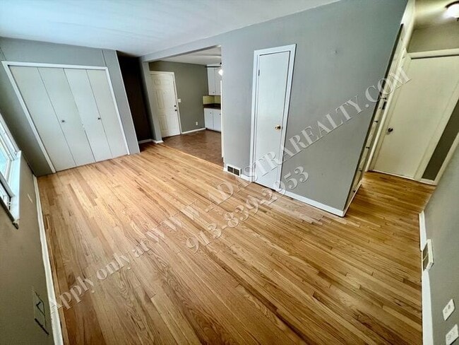 Building Photo - Updated 2 Bedroom 1 Bath House in North KC-Available NOW!!