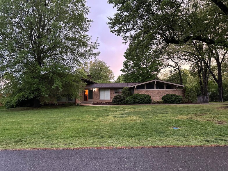 Building Photo - 225 Maxfield Dr