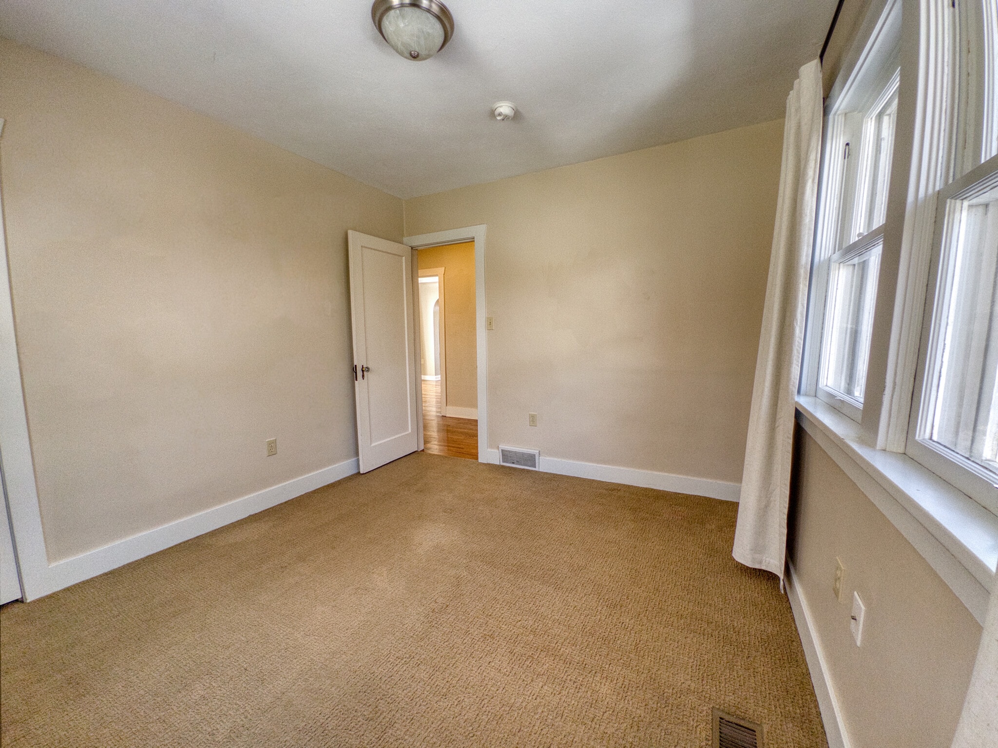 Building Photo - 483 E 8th Ave