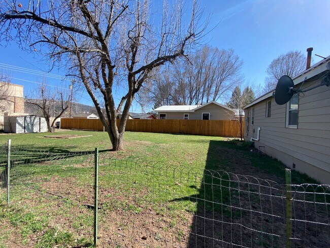 Building Photo - Quiet Corner Lot House with Large Backyard