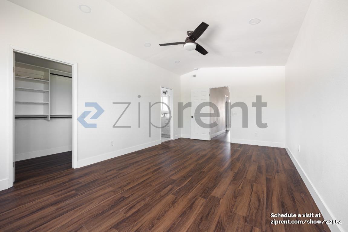 Building Photo - 13894 Paseo Zaldivar