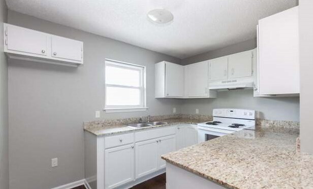 Building Photo - 3158 N Stevendale Rd