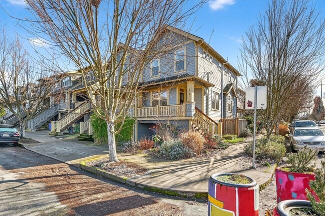 Building Photo - 100 NE Ivy St