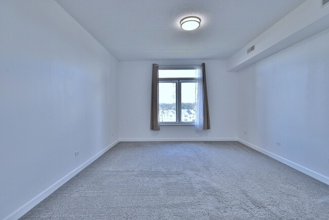 Building Photo - Bright & Spacious Condo in Great Location!