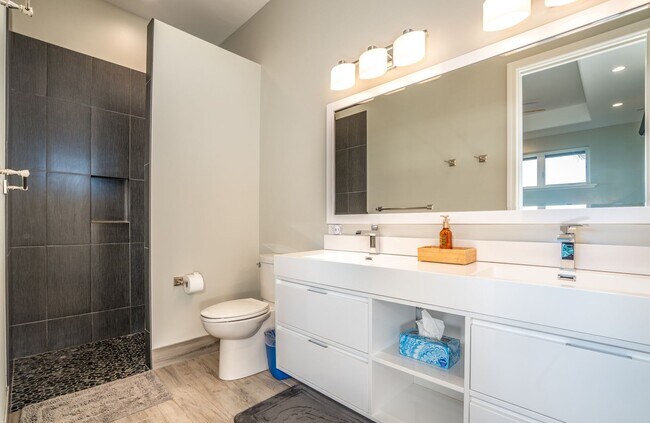 Building Photo - Stunning Single-Lever 2 Bed/ 2 Bath Home in Kaanapali Coffee Farms