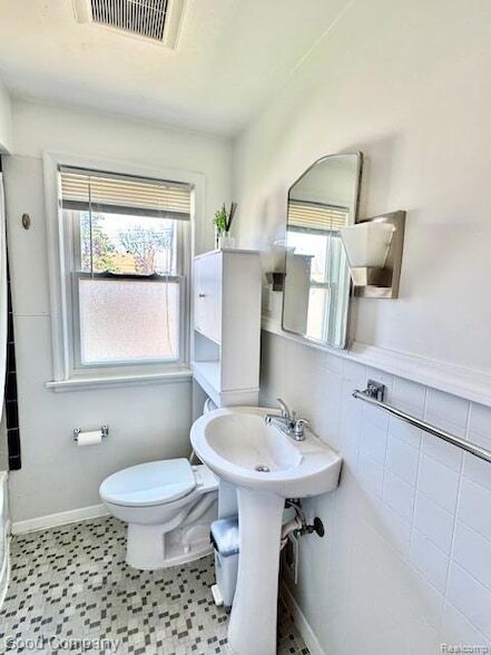 Building Photo - 319 S Pleasant St