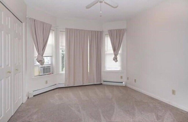 Building Photo - 82 Medford St