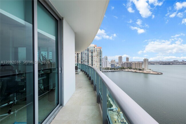Building Photo - 1331 Brickell Bay Dr
